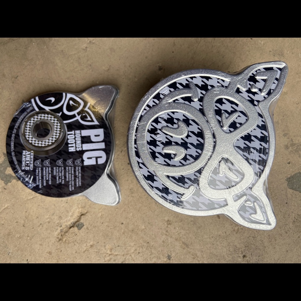 Pig skateboard bearings